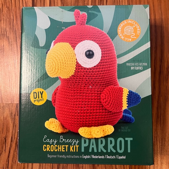 Easy Breezy Crochet Kit Parrot - Picture 4 of 6